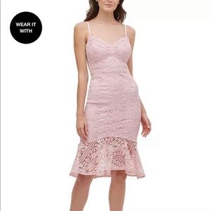 Guess flounce hem lace dress rose quartz. NWT. Size 4.